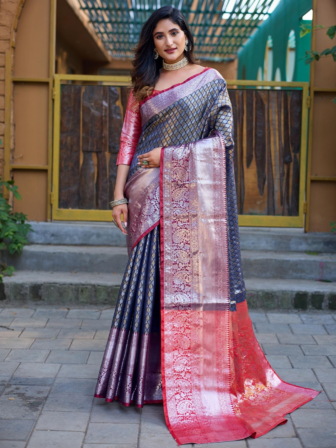 

Mitera Ethnic Motifs Zari Banarasi Saree, Navy blue