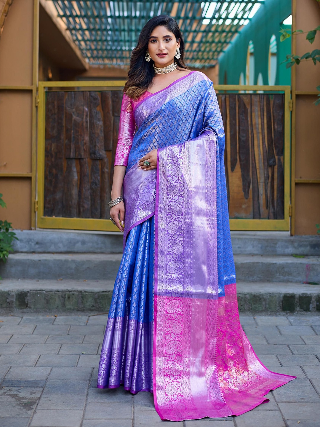 

Mitera Ethnic Motifs Zari Banarasi Saree, Blue