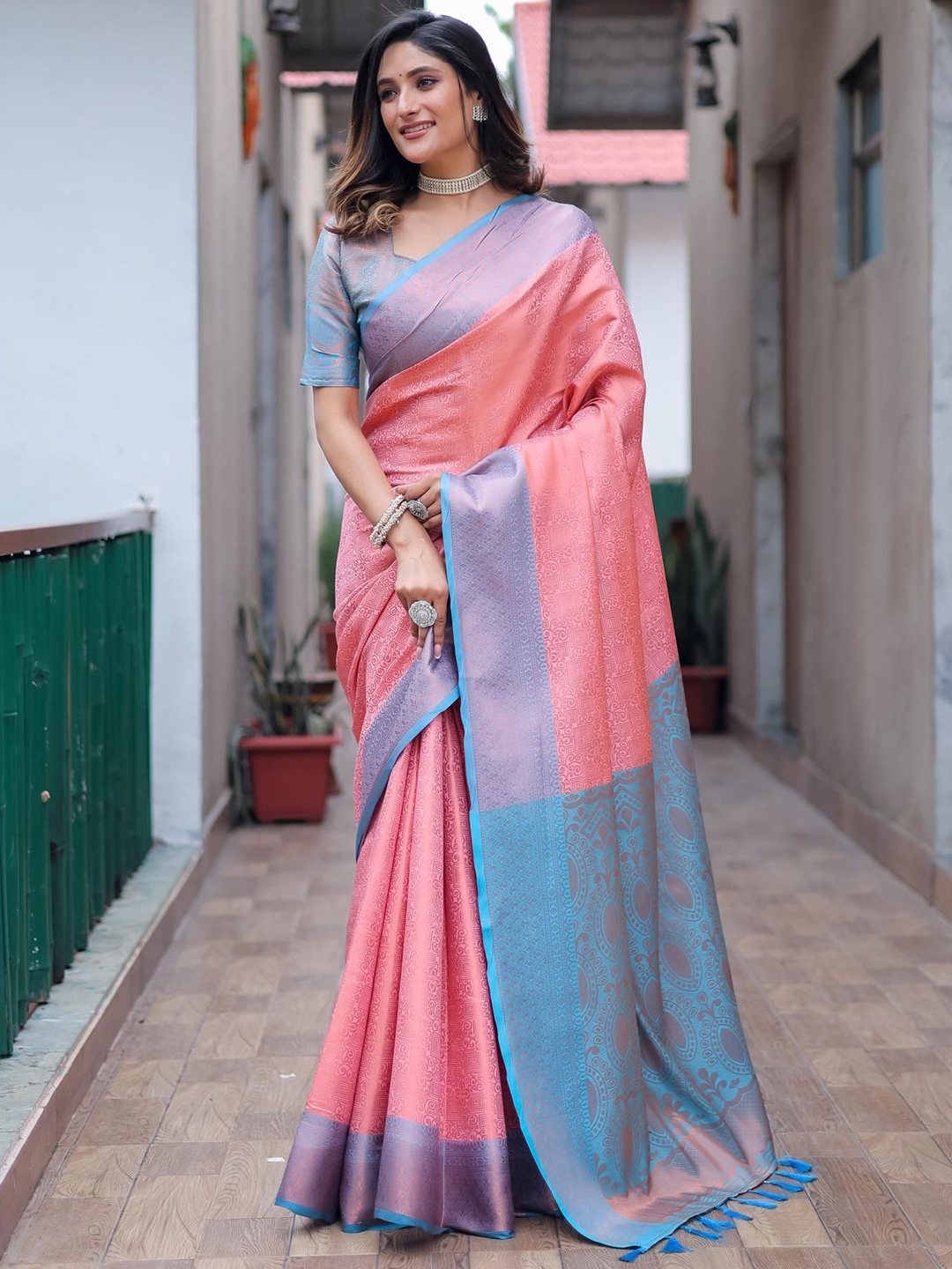 

Mitera Ethnic Motifs Zari Kanjeevaram Saree, Pink