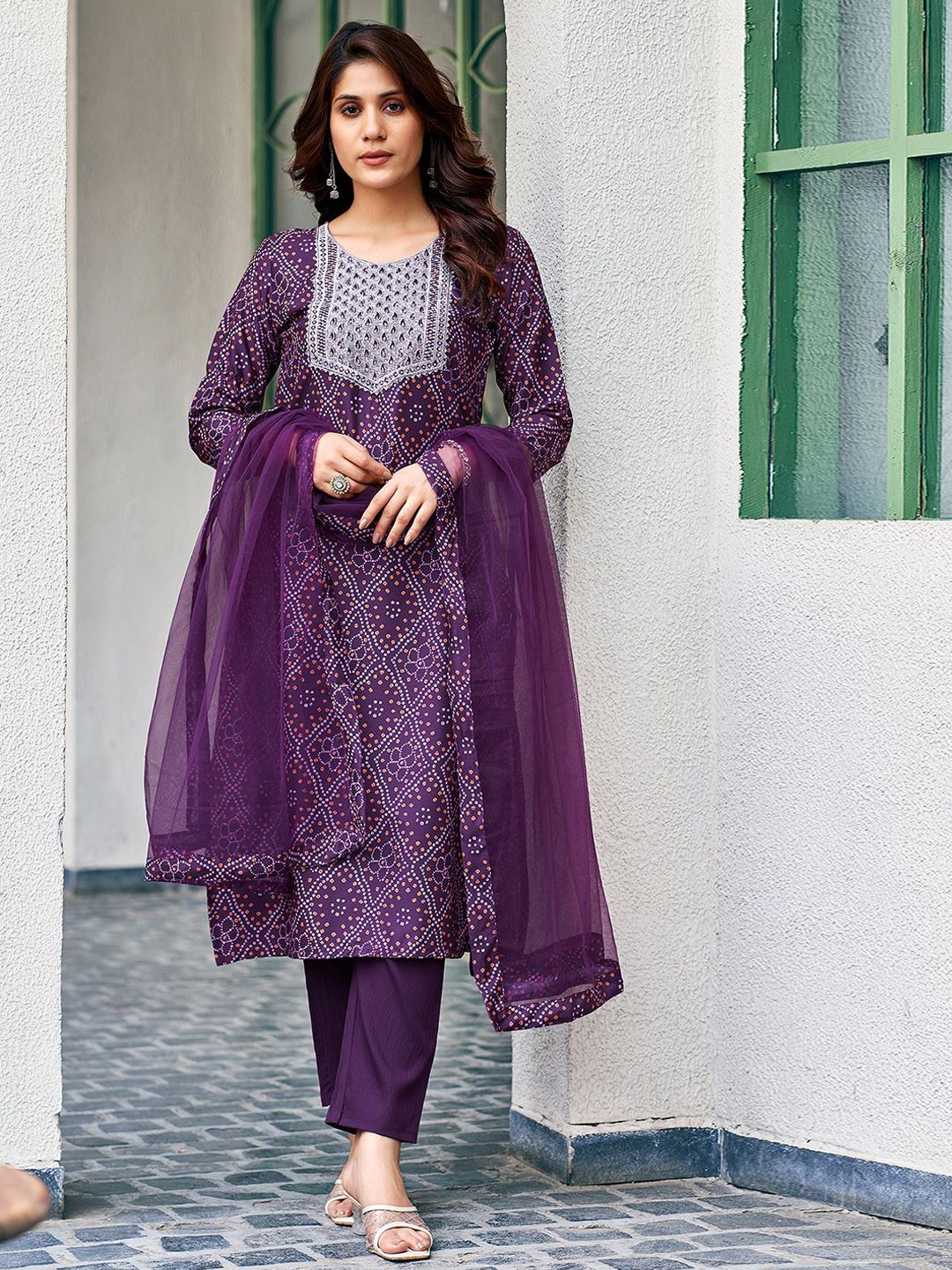 

SKYLEE Women Bandhani Printed Regular Sequinned Kurta with Trousers & With Dupatta, Orange
