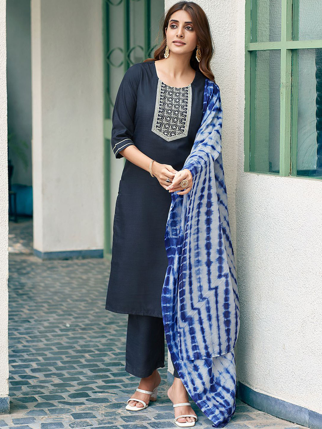

SKYLEE Blue Ethnic Motifs Thread Work Straight Kurta with Palazzos & With Dupatta