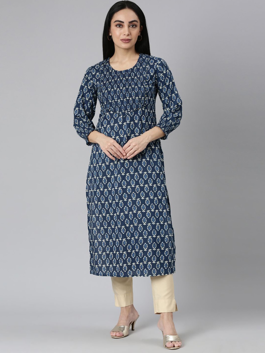 

Neerus Geometric Printed Round Neck Cotton Straight Kurta, Blue