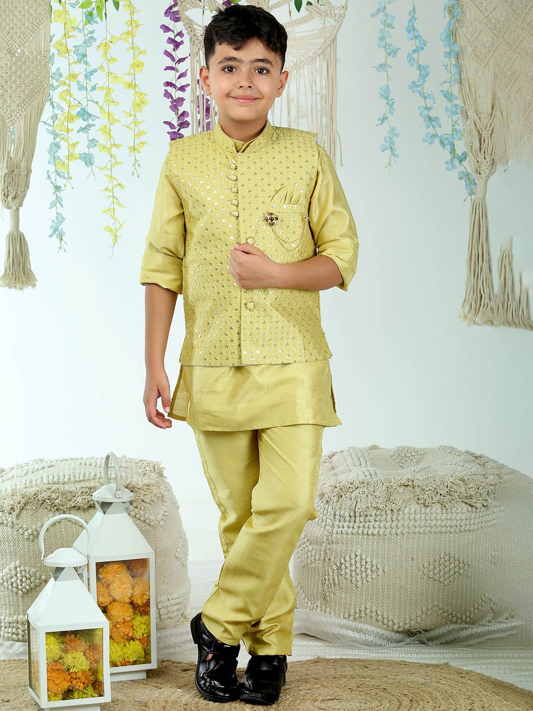 

ahhaaaa Embellished Kurta With Pyjama & Nehru Jacket, Yellow