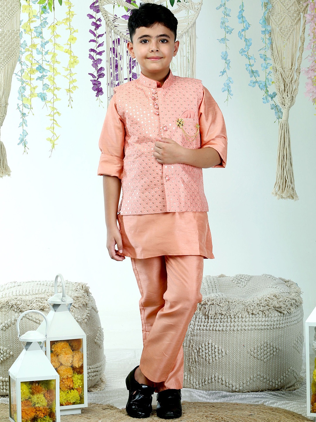 

ahhaaaa Regular Kurta with Trousers & Nehru Jackey, Pink