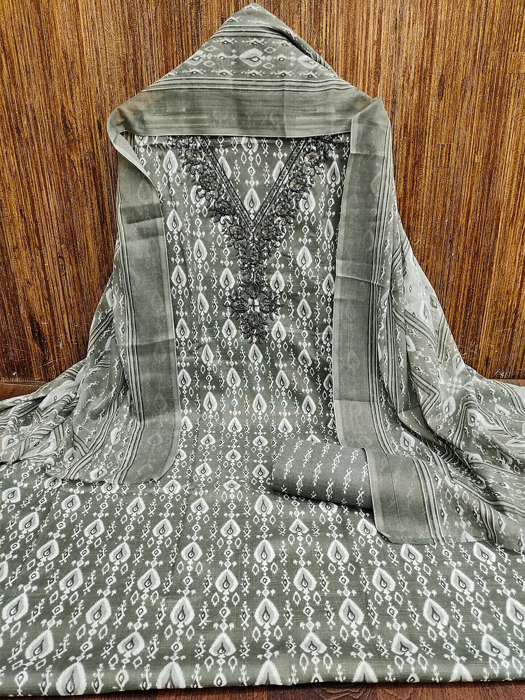 

KALINI Printed Pure Cotton Unstitched Dress Material, Grey