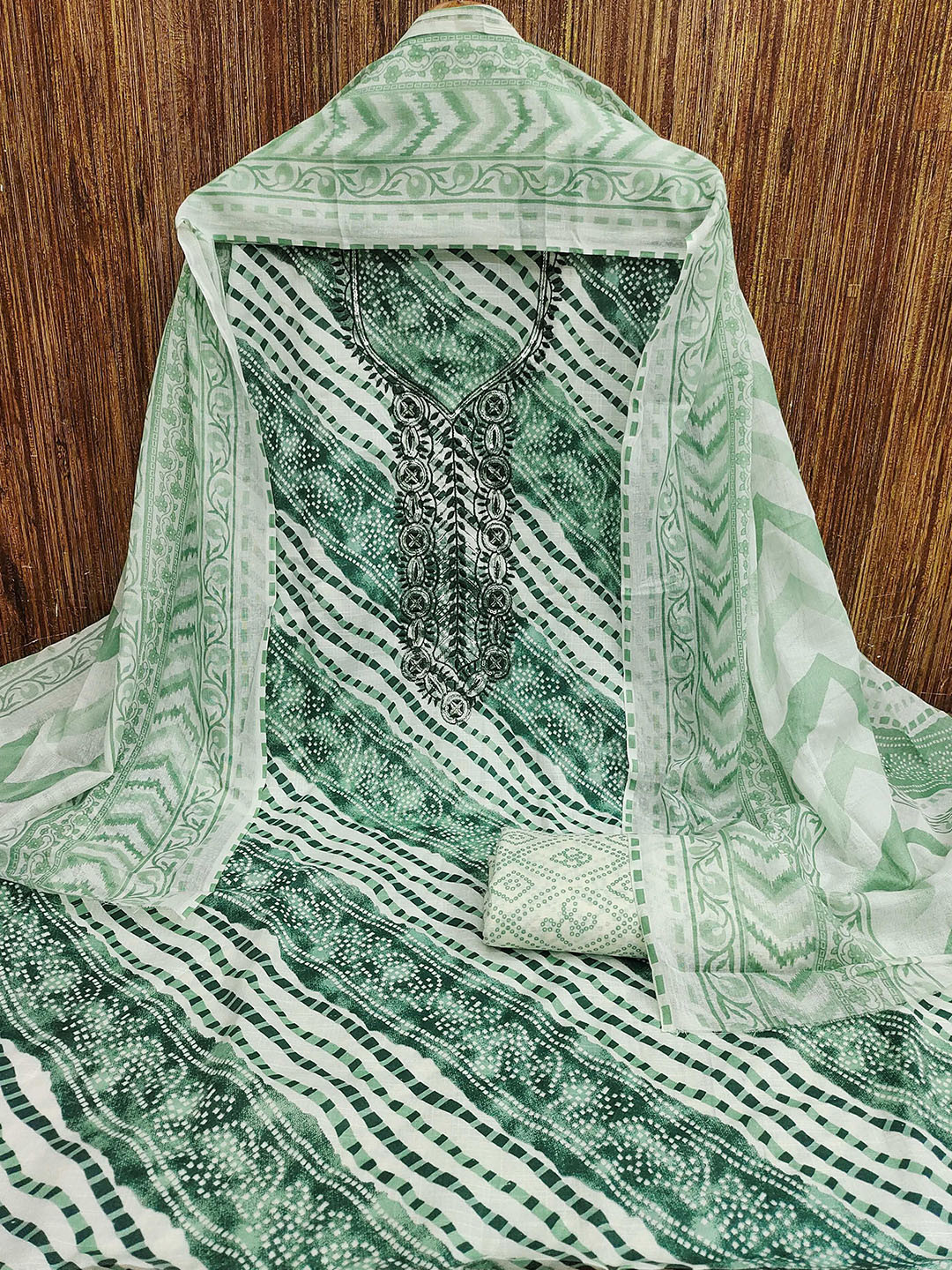 

KALINI Floral Printed Pure Cotton Unstitched Dress Material, Sea green