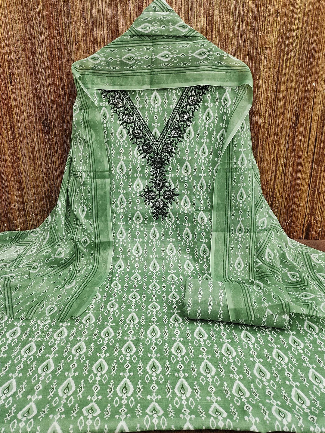 

KALINI Ethnic Motifs Printed Pure Cotton Unstitched Dress Material, Green