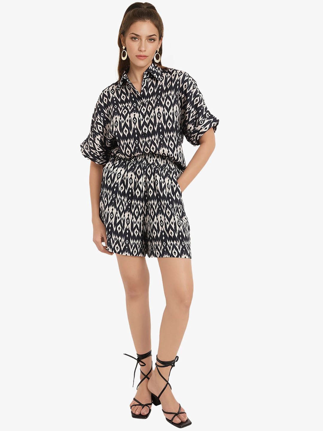 

RAREISM Women Printed High-Rise Shorts and shirt, Black
