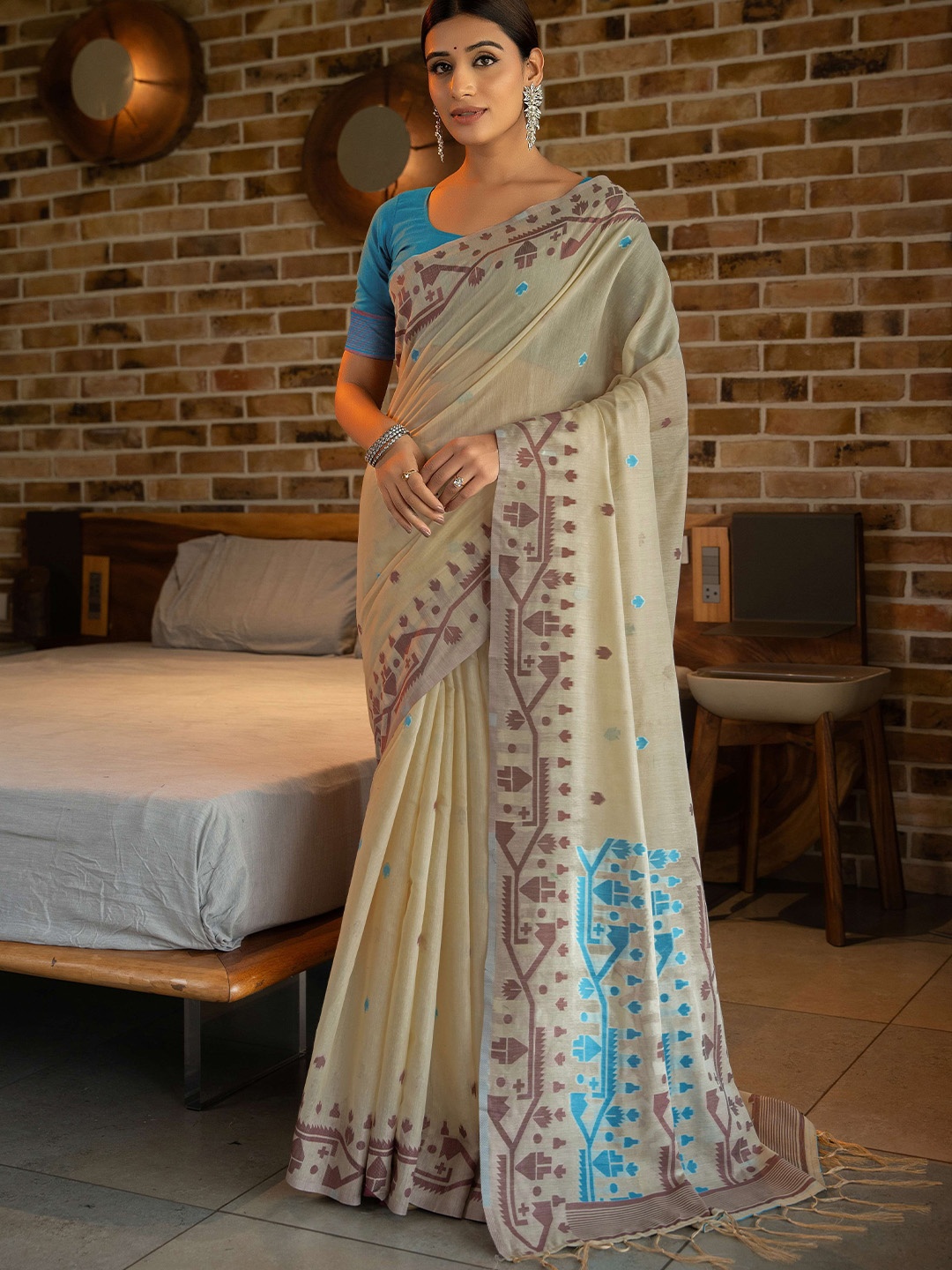 

HEER FASHION Woven Design Pure Cotton Jamdani Saree, Blue