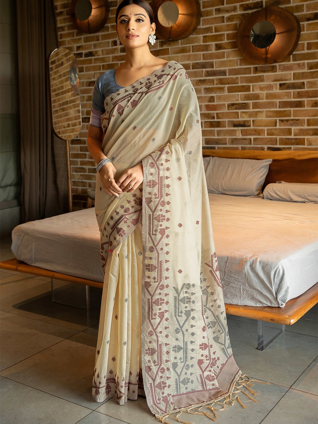 

HEER FASHION Woven Design Pure Cotton Jamdani Saree, Grey