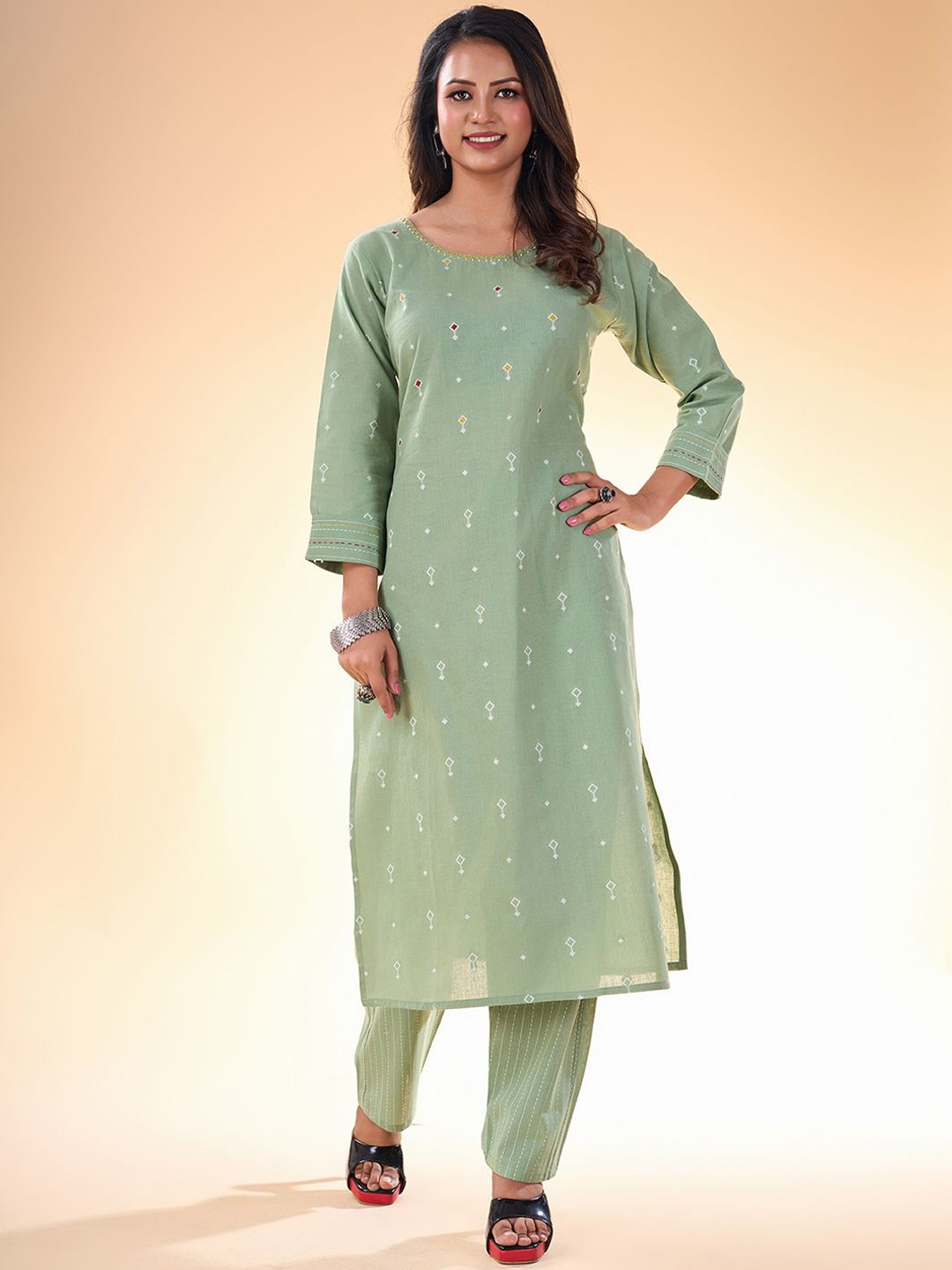 

cbazaar Ethnic Motifs Printed Straight Kurta With Trouser, Green