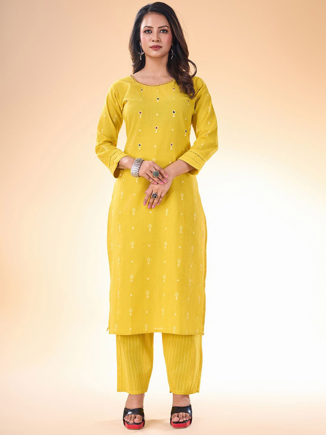 

cbazaar Ethnic Motifs Printed Straight Kurta With Trouser, Yellow