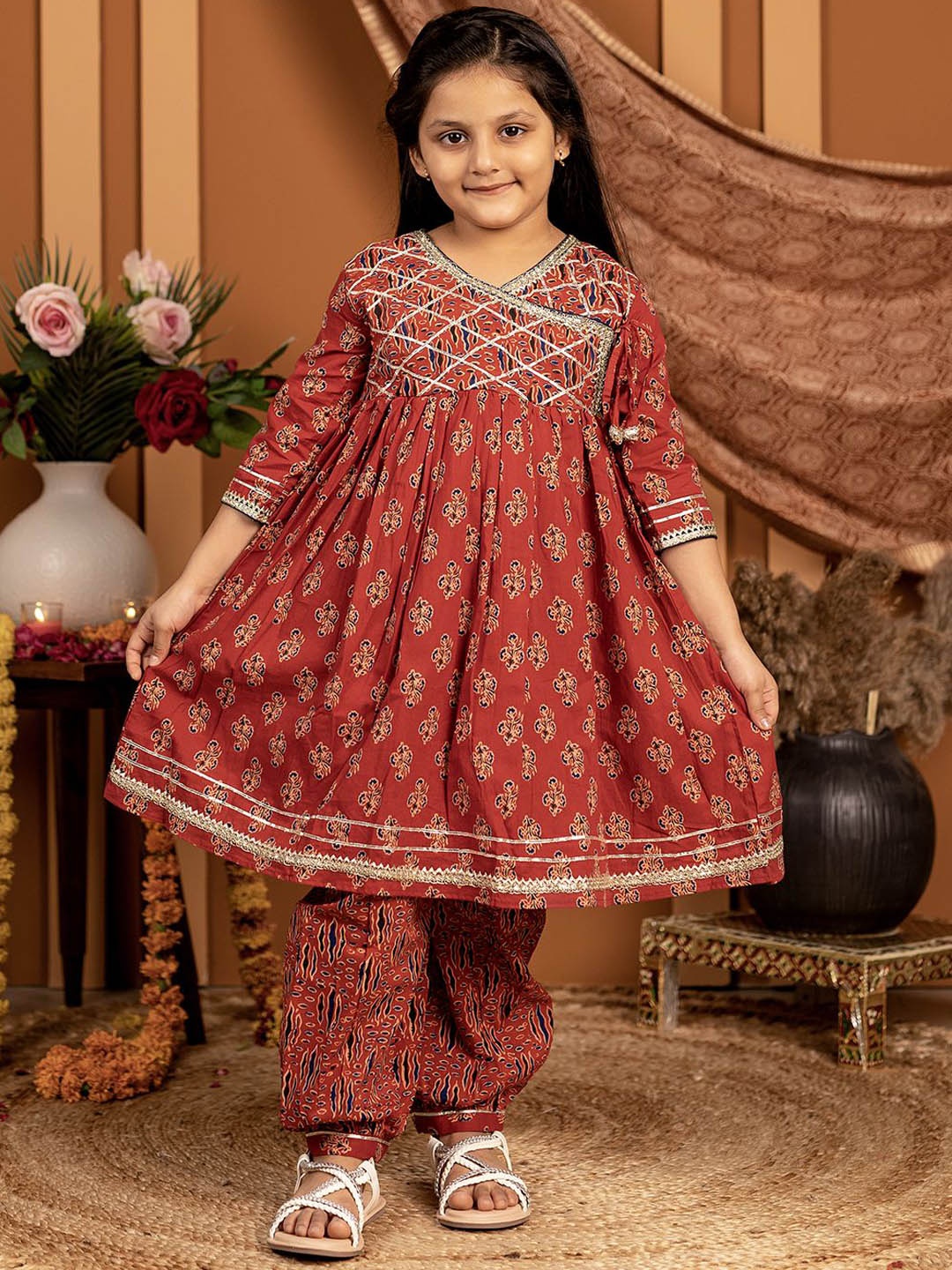 

Biglilpeople Girls Floral Printed Angrakha Pure Cotton Anarkali Kurta With Salwar, Red