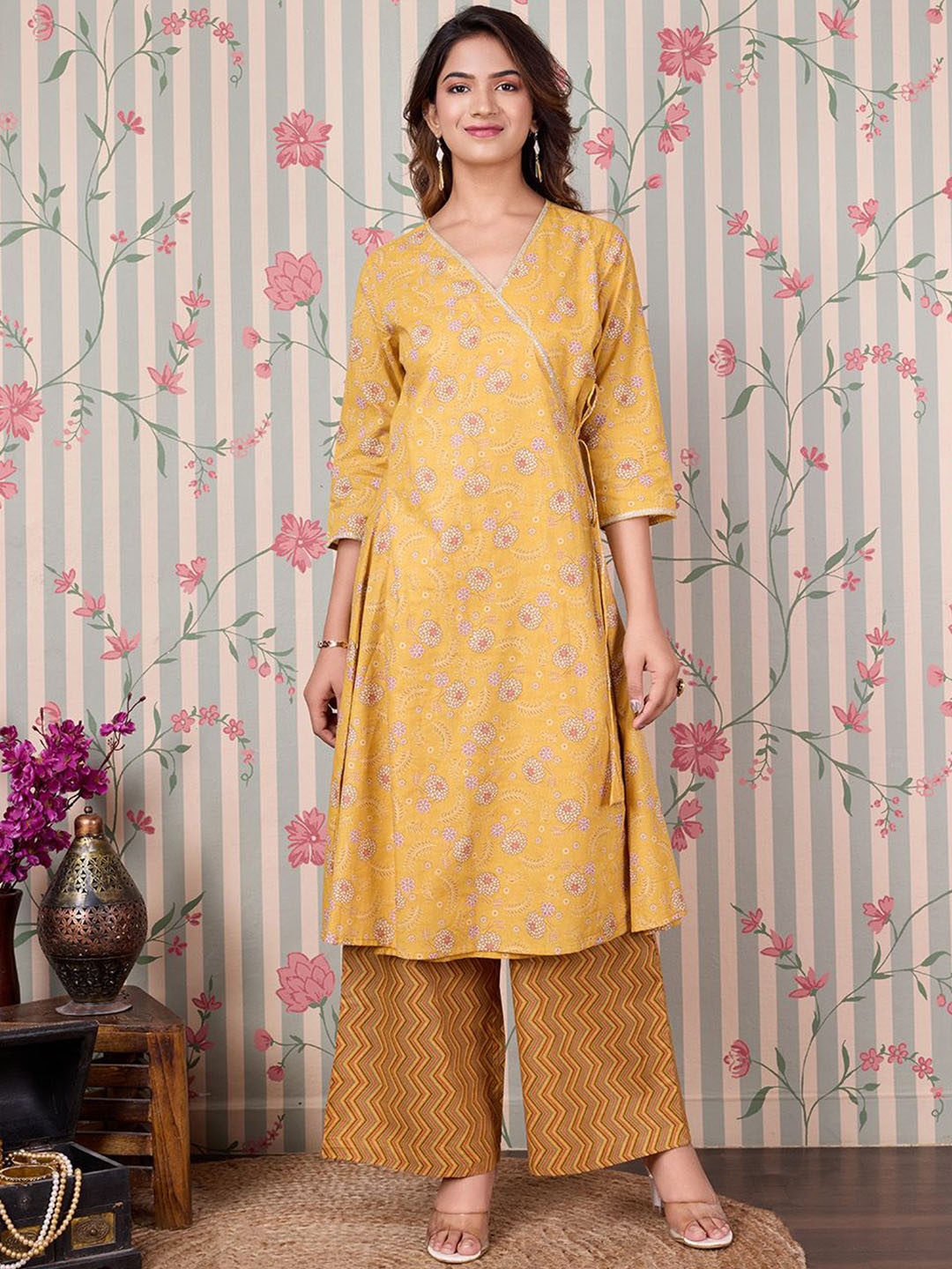 

Ode by House of Pataudi Floral Printed Regular Pure Cotton Kurta with Trousers & Dupatta, Mustard