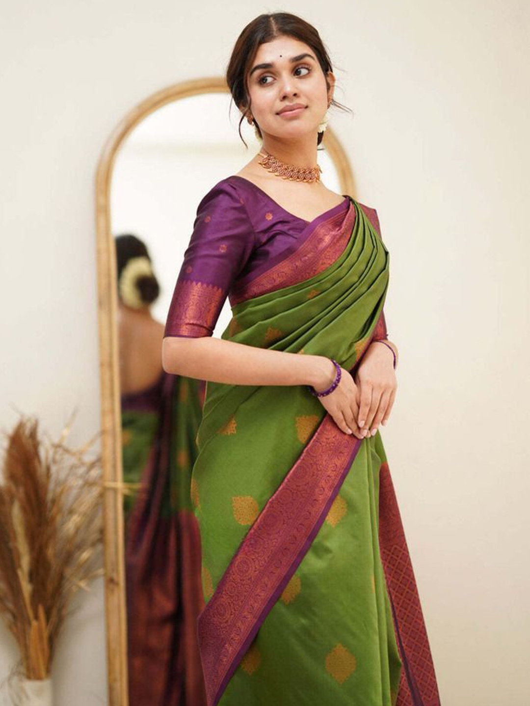 

LEAFFEB Woven Design Pure Silk Banarasi Saree, Green