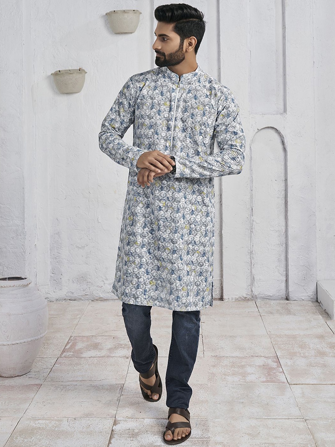 

Inddus Geometric Embroidered Chikankari Mandarin Collar Pure Cotton Straight Kurta, Off white