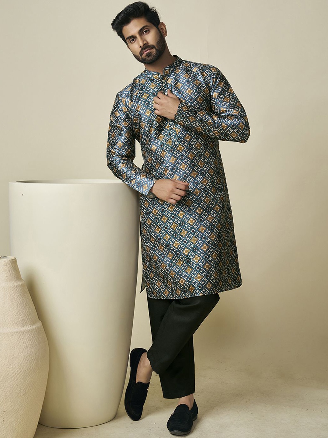 

Inddus Geometric Printed Sequinned Mandarin Collar Straight Kurta, Teal