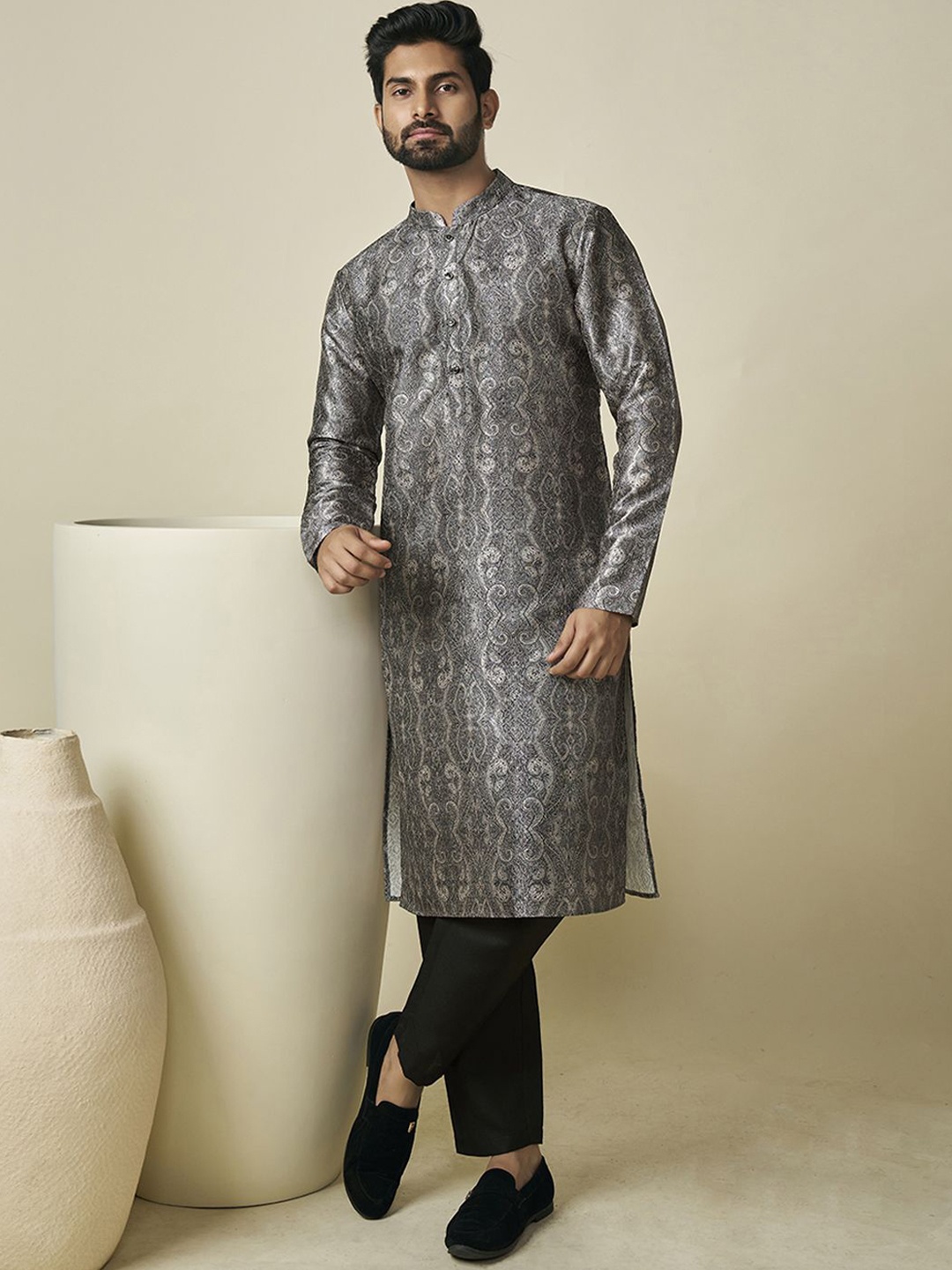 

Inddus Floral Printed Mandarin Collar Straight Kurta, Grey