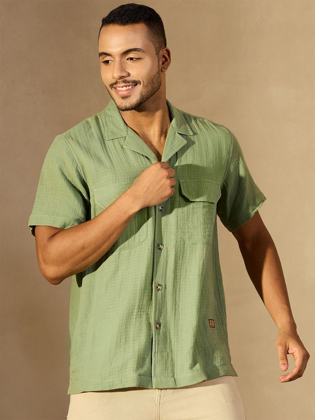 

DENNISON Men Self Design Cuban Collar Short Slevees Casual Shirt, Green
