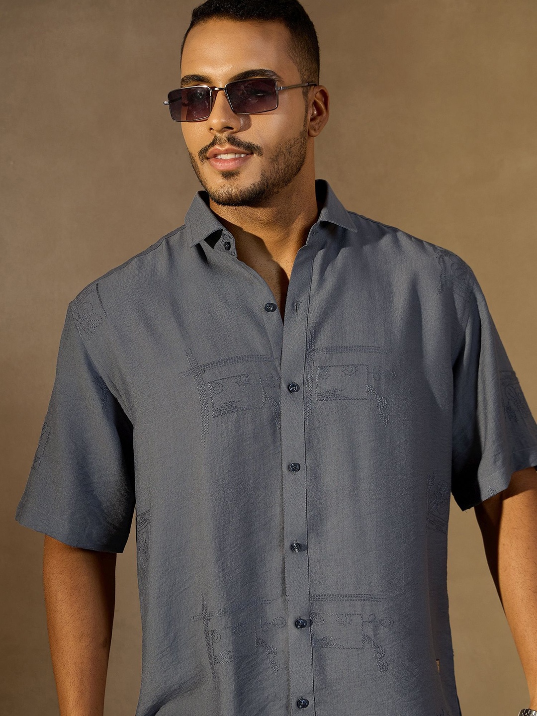 

DENNISON Men Embroidered Oversized Spread Collar Short Slevees Casual Shirt, Grey