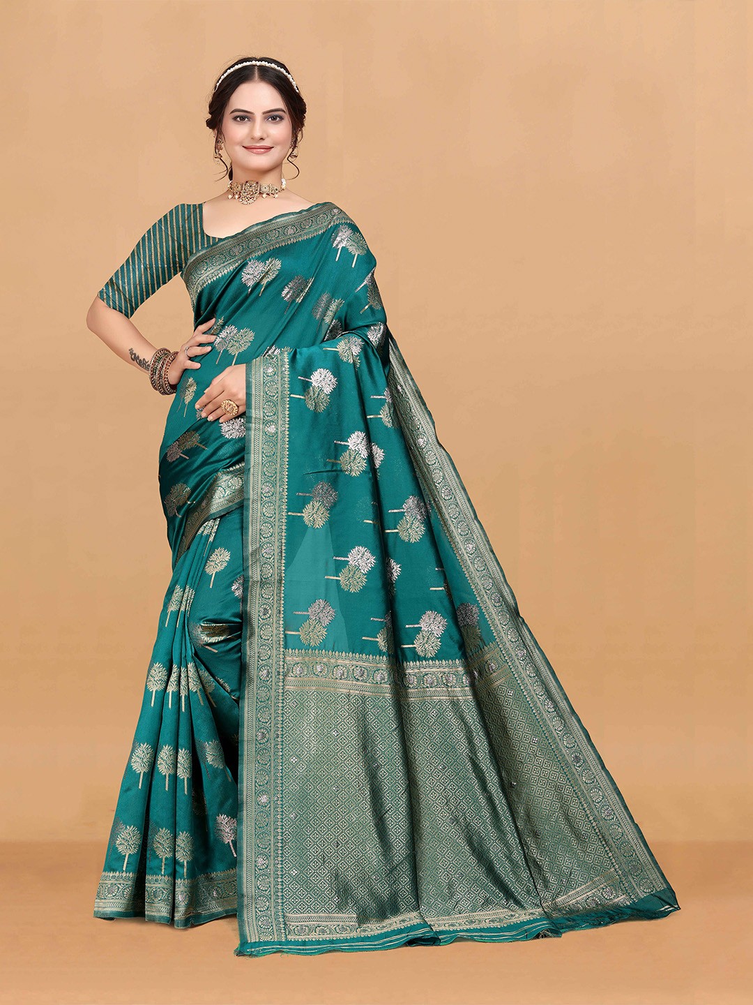 

NENCY FASHION Woven Design Zari Banarasi Saree, Fluorescent green