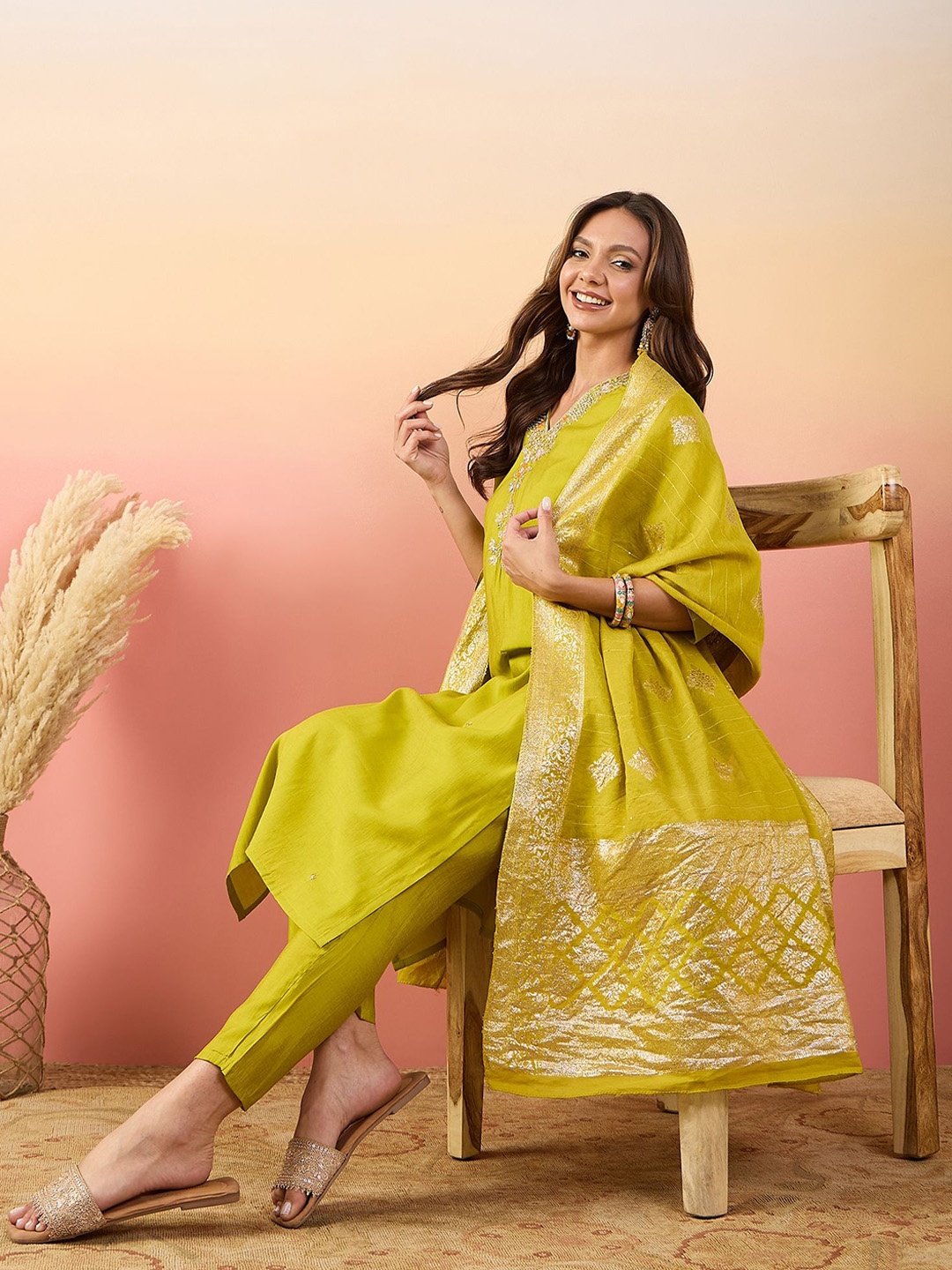 

DIVASTRI Floral Yoke Design Regular Thread Work Raw Silk Kurta With Trousers & Dupatta, Yellow