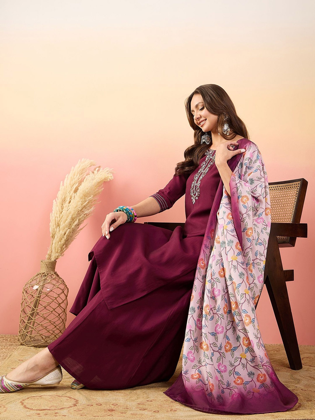 

DIVASTRI Floral Yoke Design Regular Thread Work Raw Silk Kurta With Palazzos & Dupatta, Maroon