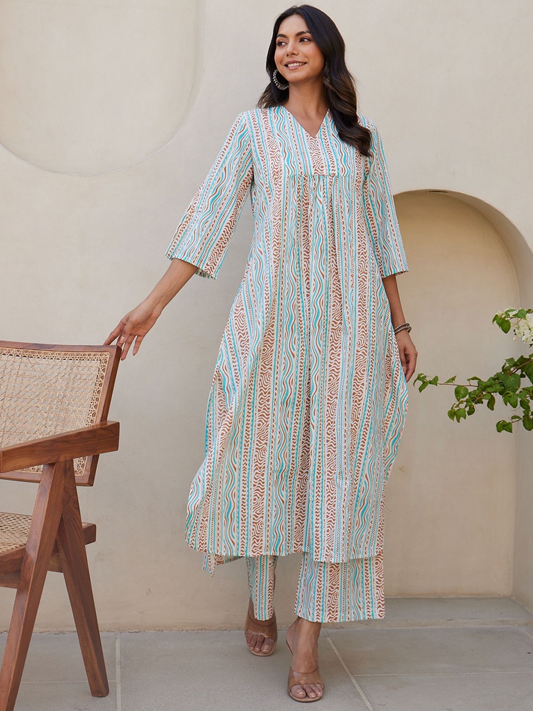 

HERE&NOW White Geometric Printed Pure Cotton A-Line Kurta With Palazzos