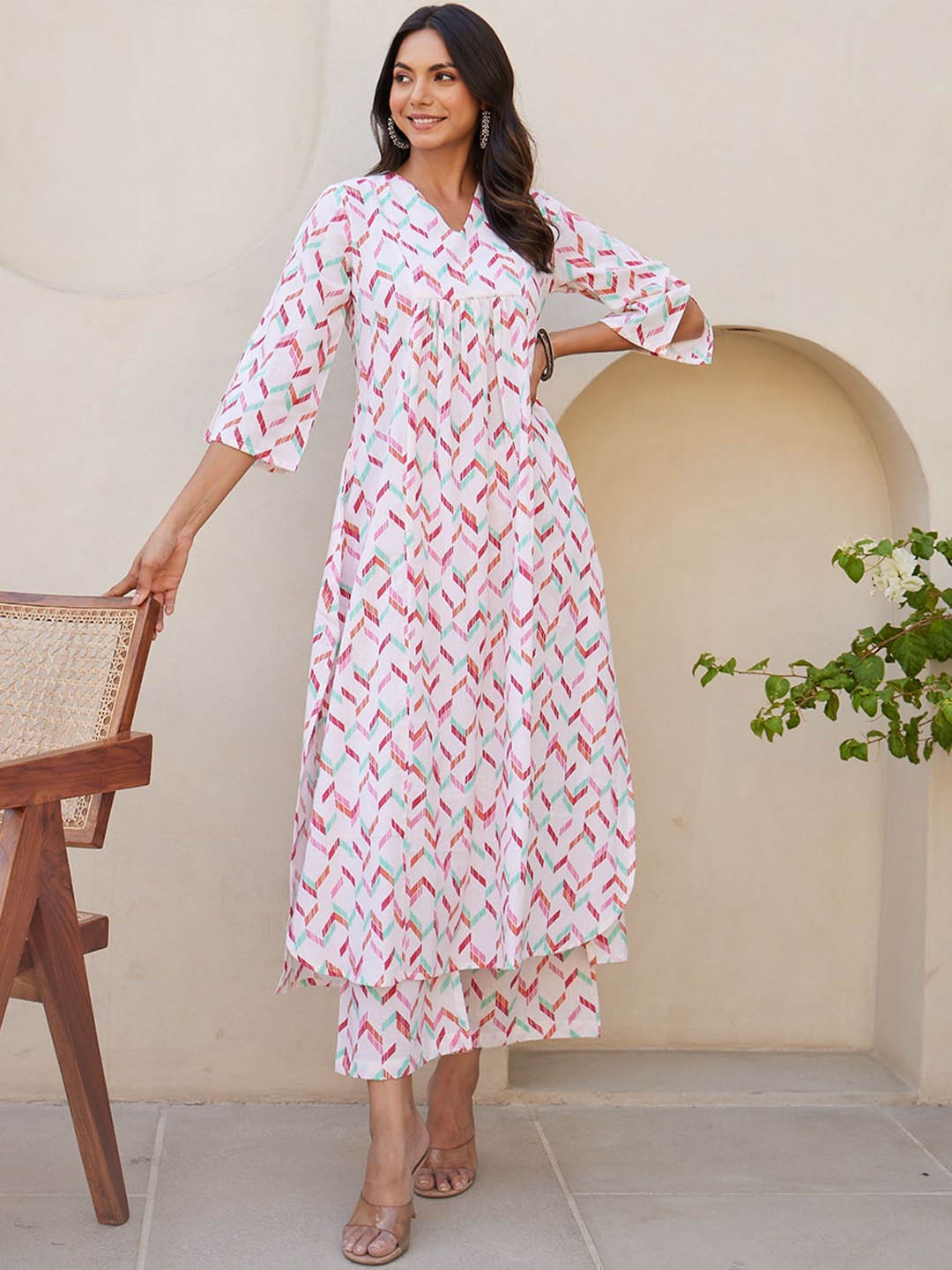 

HERE&NOW White Geometric Printed Pure Cotton Straight Kurta With Palazzos