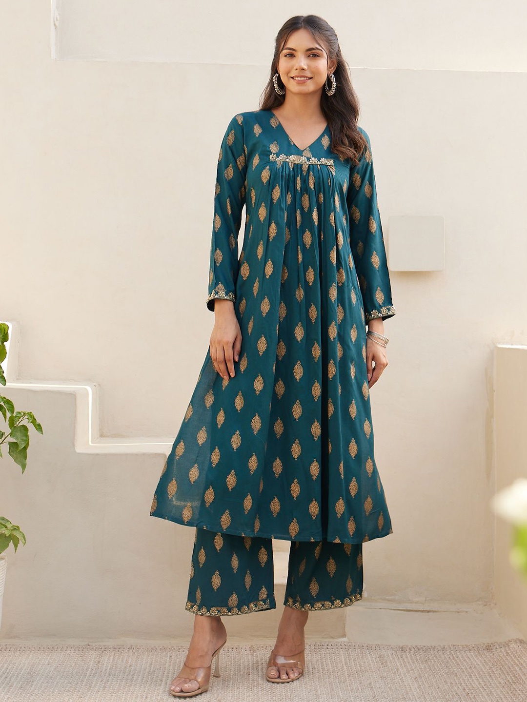 

HERE&NOW Teal Green Floral Printed V-Neck Straight Kurta With Palazzos