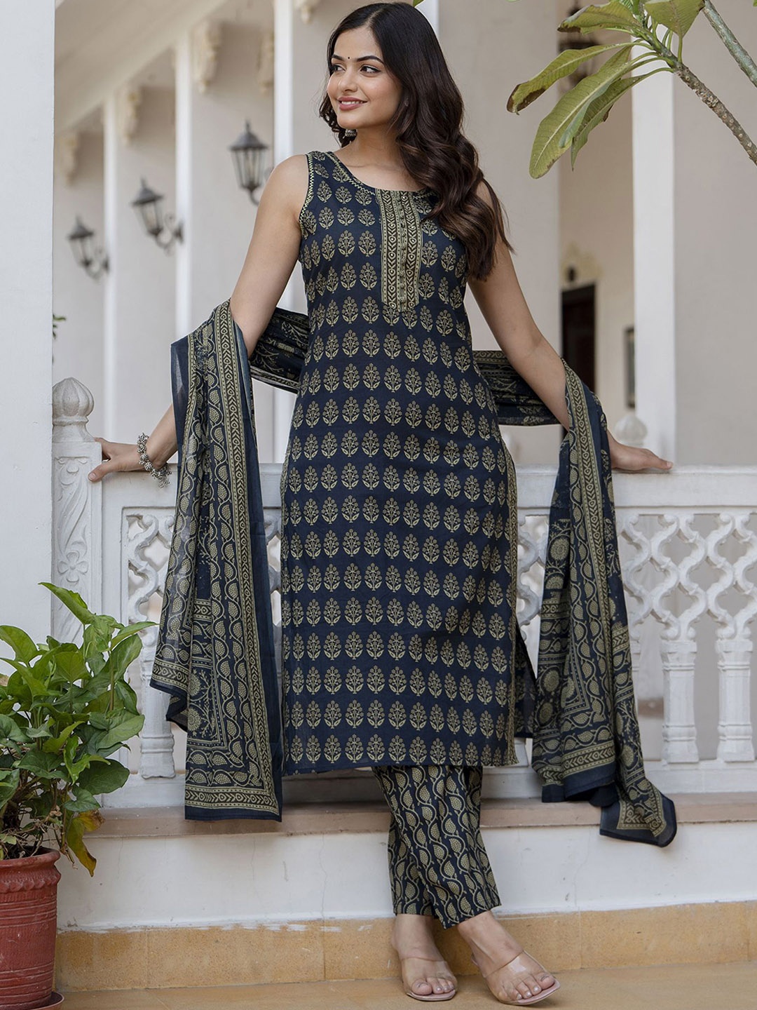 

Anouk Ethnic Motifs Printed Regular Pure Cotton Straight Kurta With Trousers & Dupatta, Navy blue