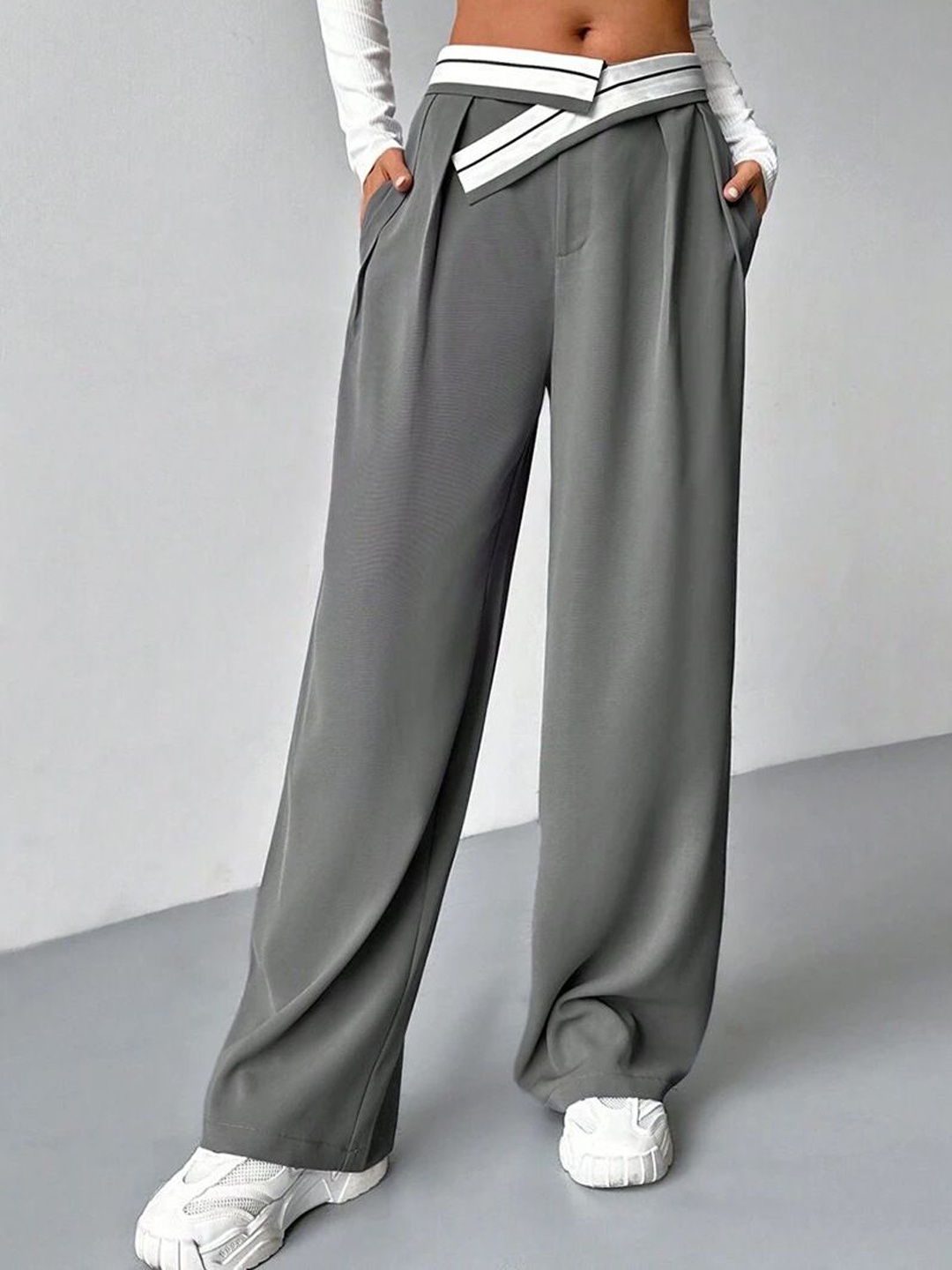 

MIAKEE Women Flared Parallel Trousers, Grey