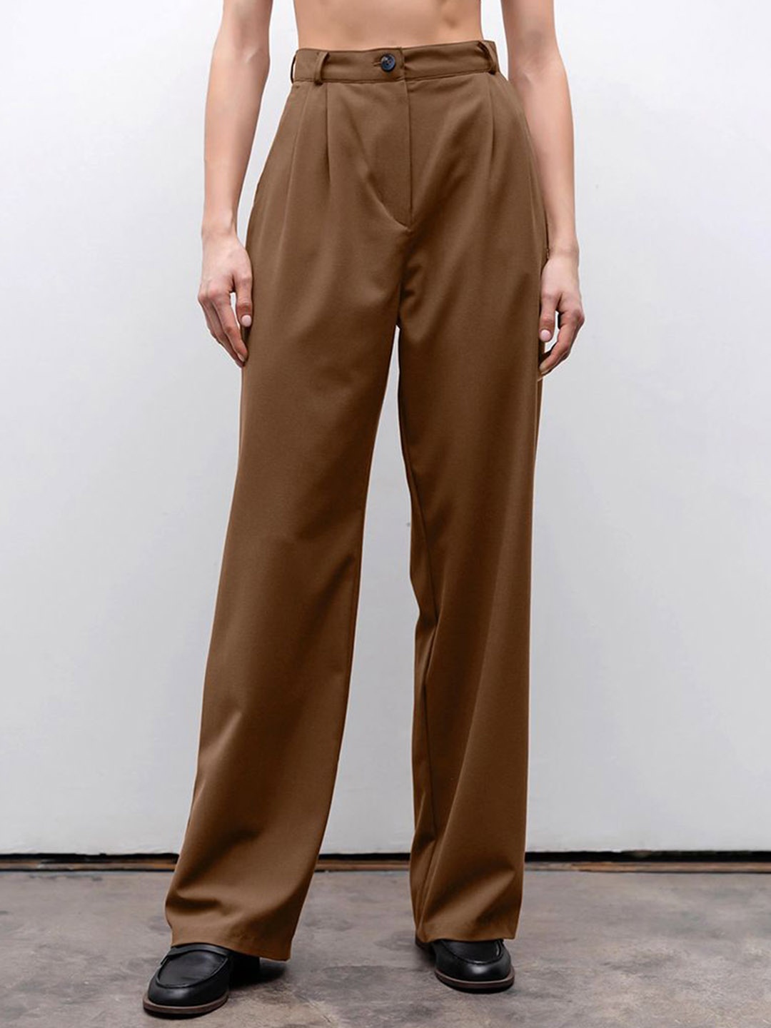 

MIAKEE Women Flared Mid-Rise Parallel Trousers, Brown
