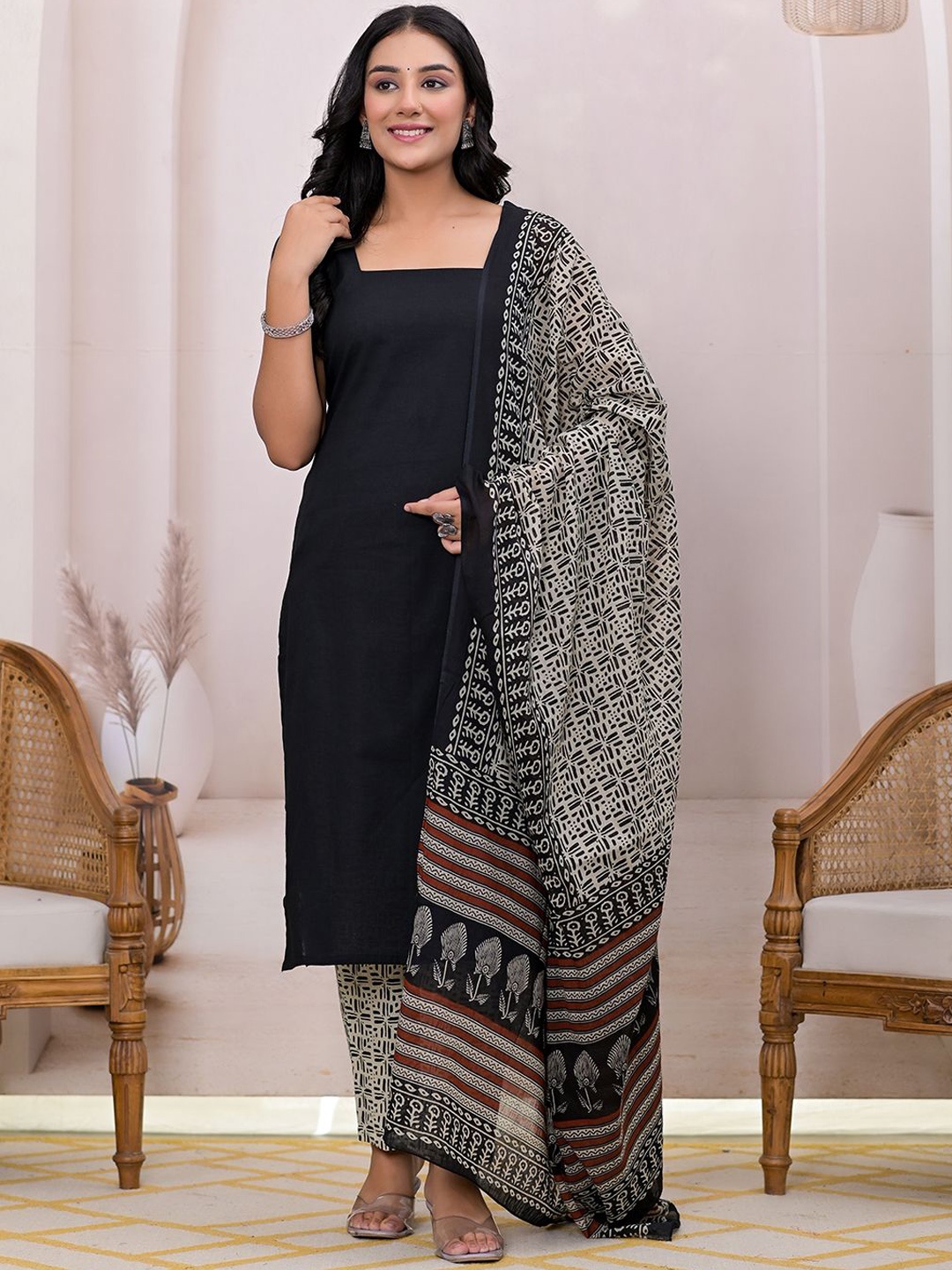 

Yufta Black Square Neck Pure Cotton Straight Kurta With Trousers & Dupatta