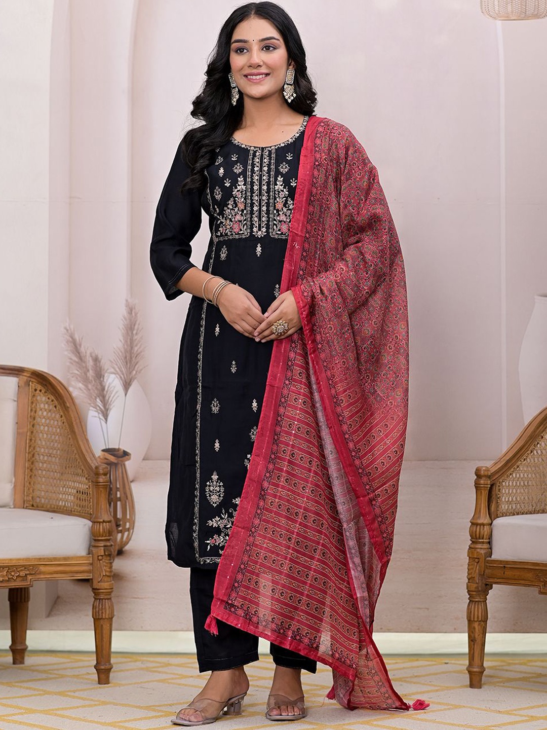 

Yufta Black Floral Embroidered Sequinned Straight Kurta with Trousers & Dupatta