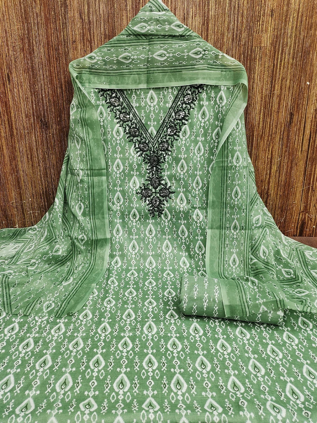 

KALINI Ethnic Motifs Printed Pure Cotton Unstitched Dress Material, Green