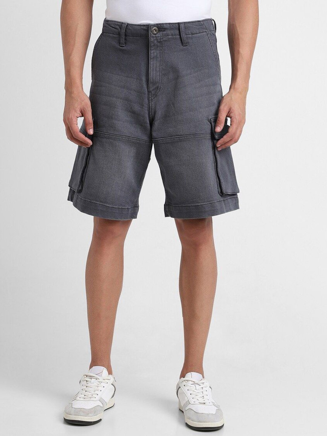 

FOREVER 21 Men Knee Length Mid-Rise Cargo Shorts, Grey