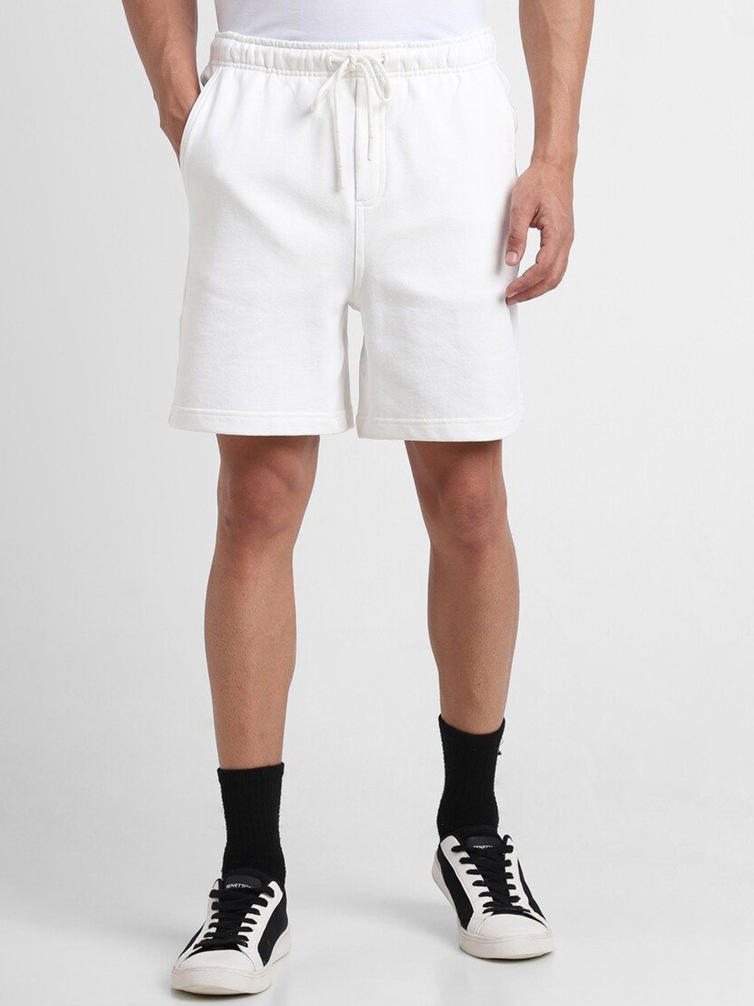 

FOREVER 21 Men Above Knee Mid-Rise Regular Shorts, White