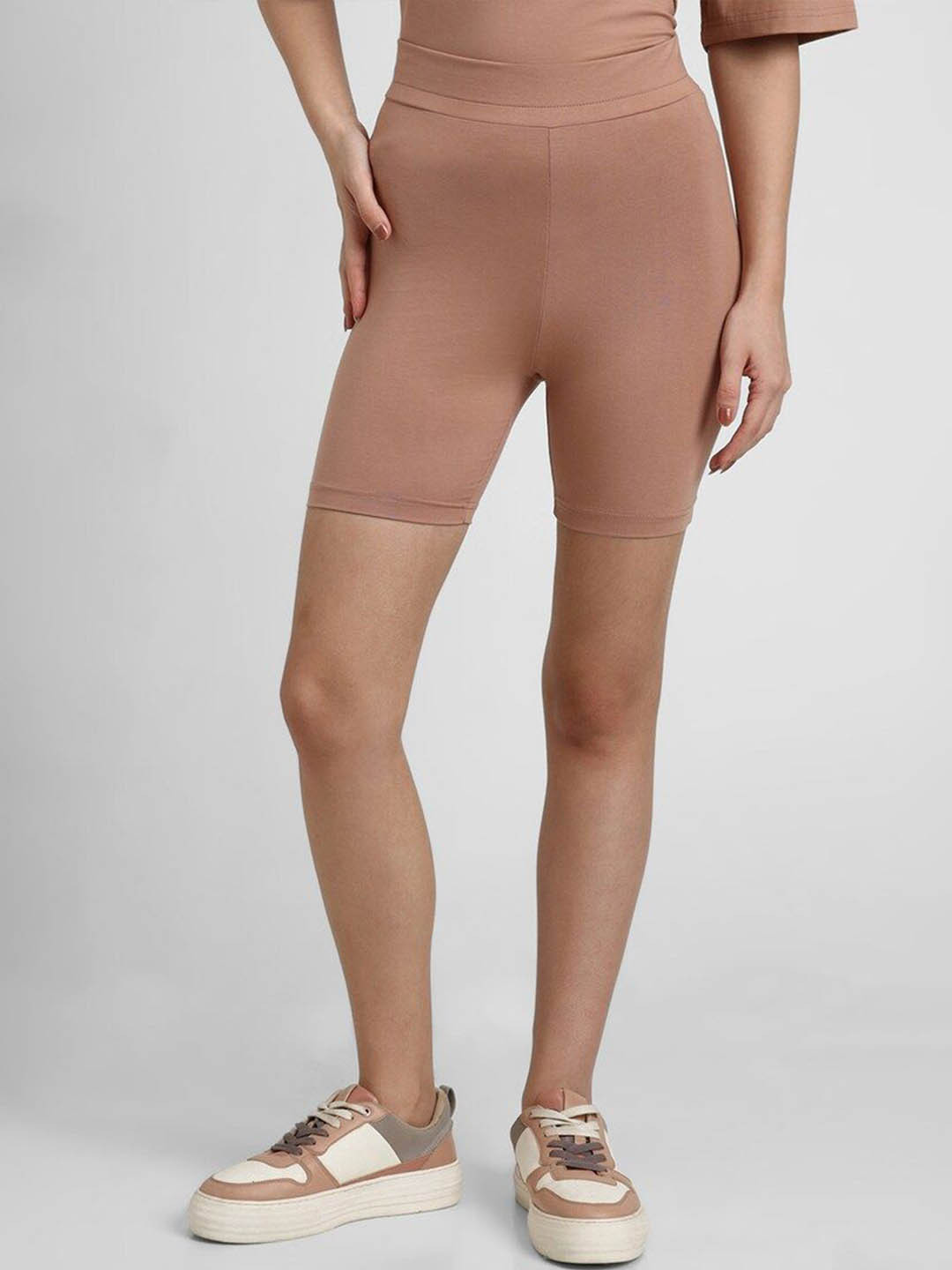 

FOREVER 21 Women Solid Skinny Fit Mid-Rise Regular Shorts, Brown