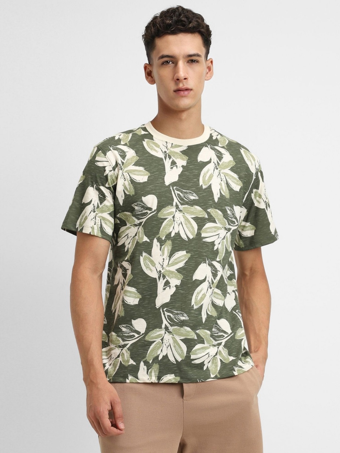 

FOREVER 21 Men Floral Printed Round Neck Cotton T-Shirt, Olive