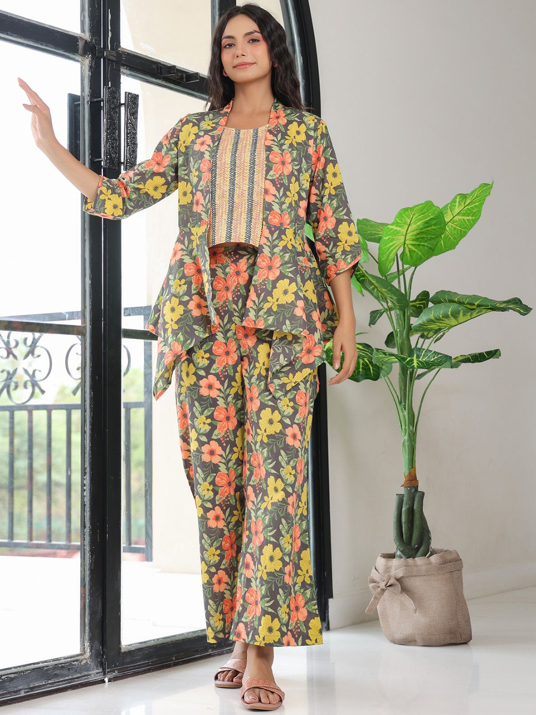 

JISORA Grey Floral Printed Round Neck Pure Cotton Top With Trousers & Shrug