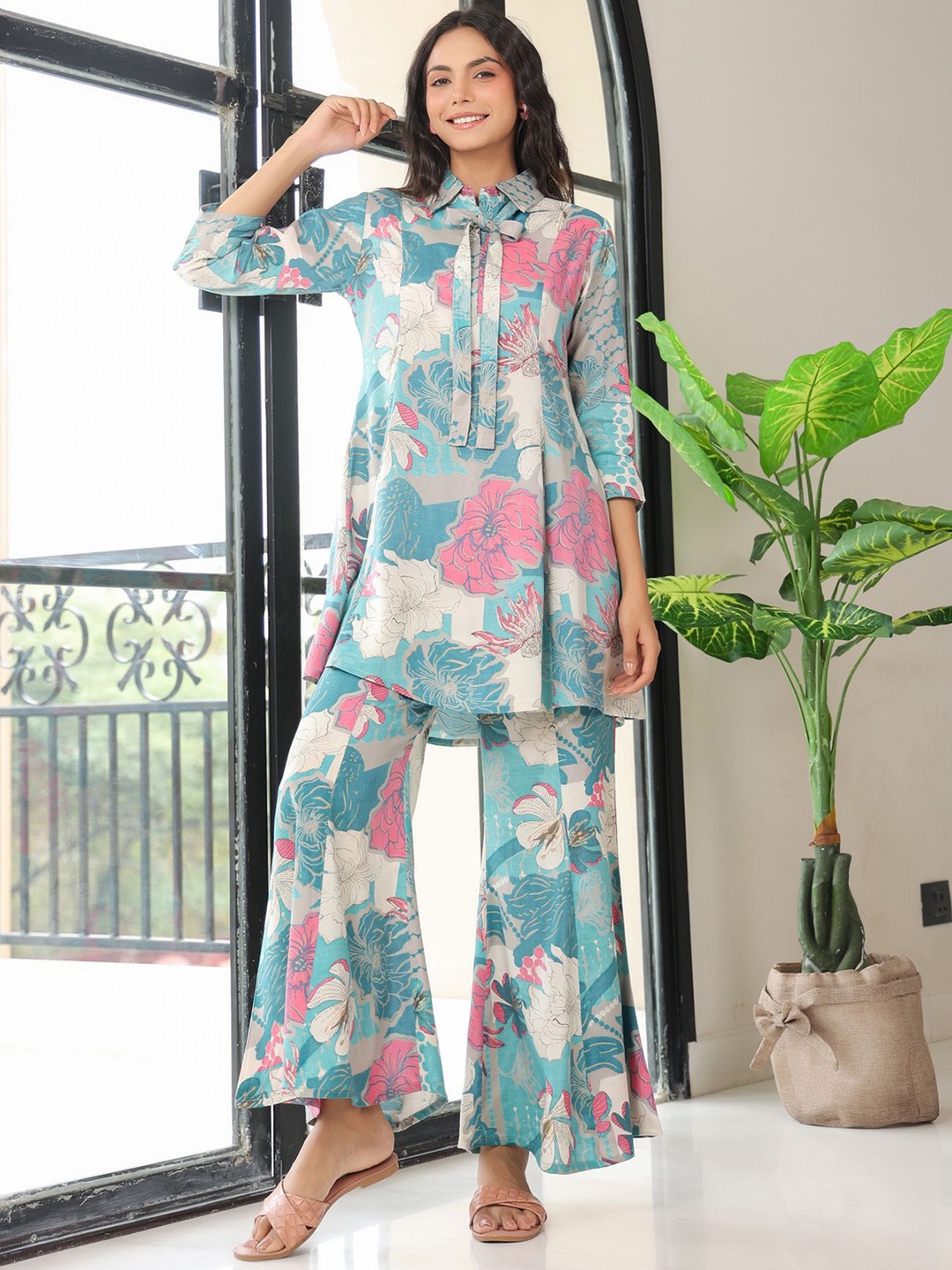 

JISORA Blue Floral Printed Shirt Collar Pure Silk Tunic With Palazzos