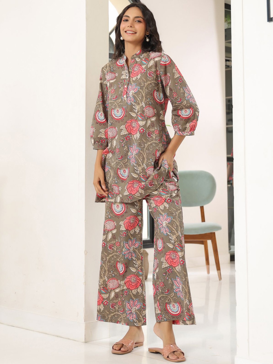 

JISORA Grey Floral Printed Mandarin Collar Pure Cotton Tunic With Palazzos