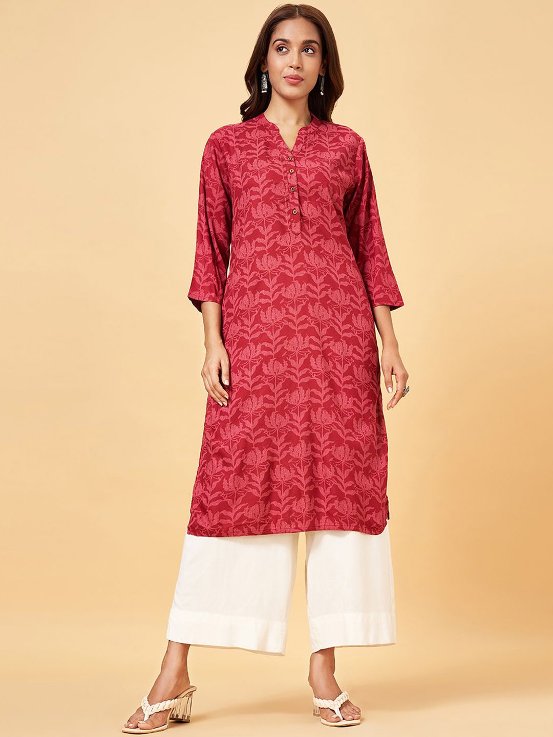 

RANGMANCH BY PANTALOONS Floral Printed Mandarin Collar Straight Kurta, Red
