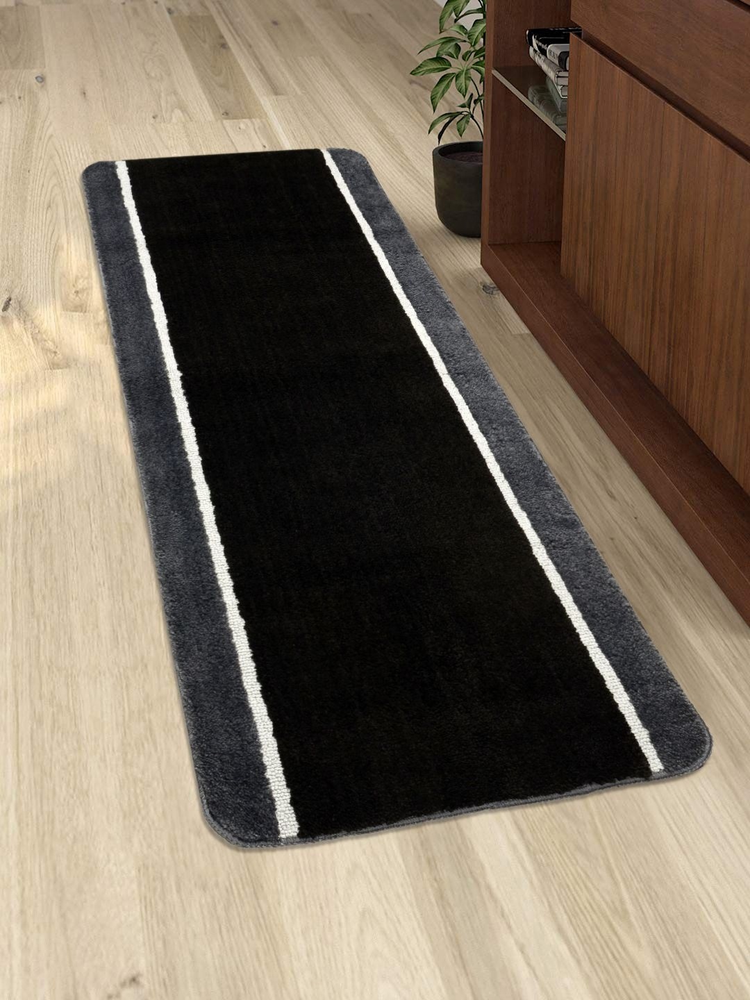 

Saral Home Black & White Anti-Slip Microfiber Floor Runner