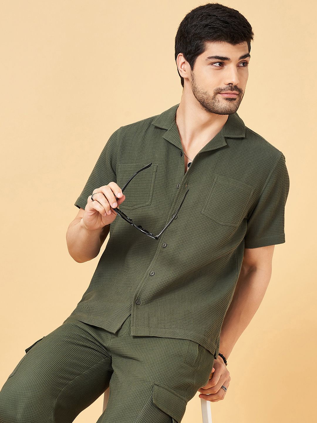 

People Men Solid Slim Fit Cuban Collar Short Slevees Casual Shirt, Green