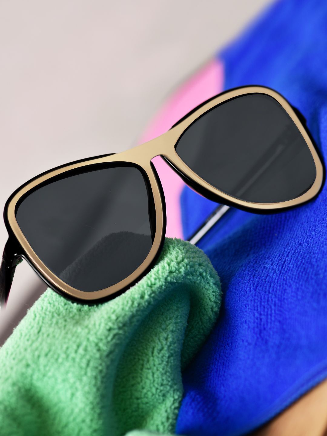 CELEBRITY SUNGLASSES Women Oversized Sunglasses with UV Protected Lens, Grey