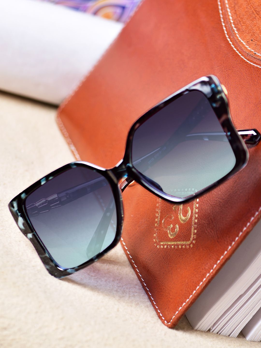 

CELEBRITY SUNGLASSES Women Oversized Sunglasses with UV Protected Lens, Blue