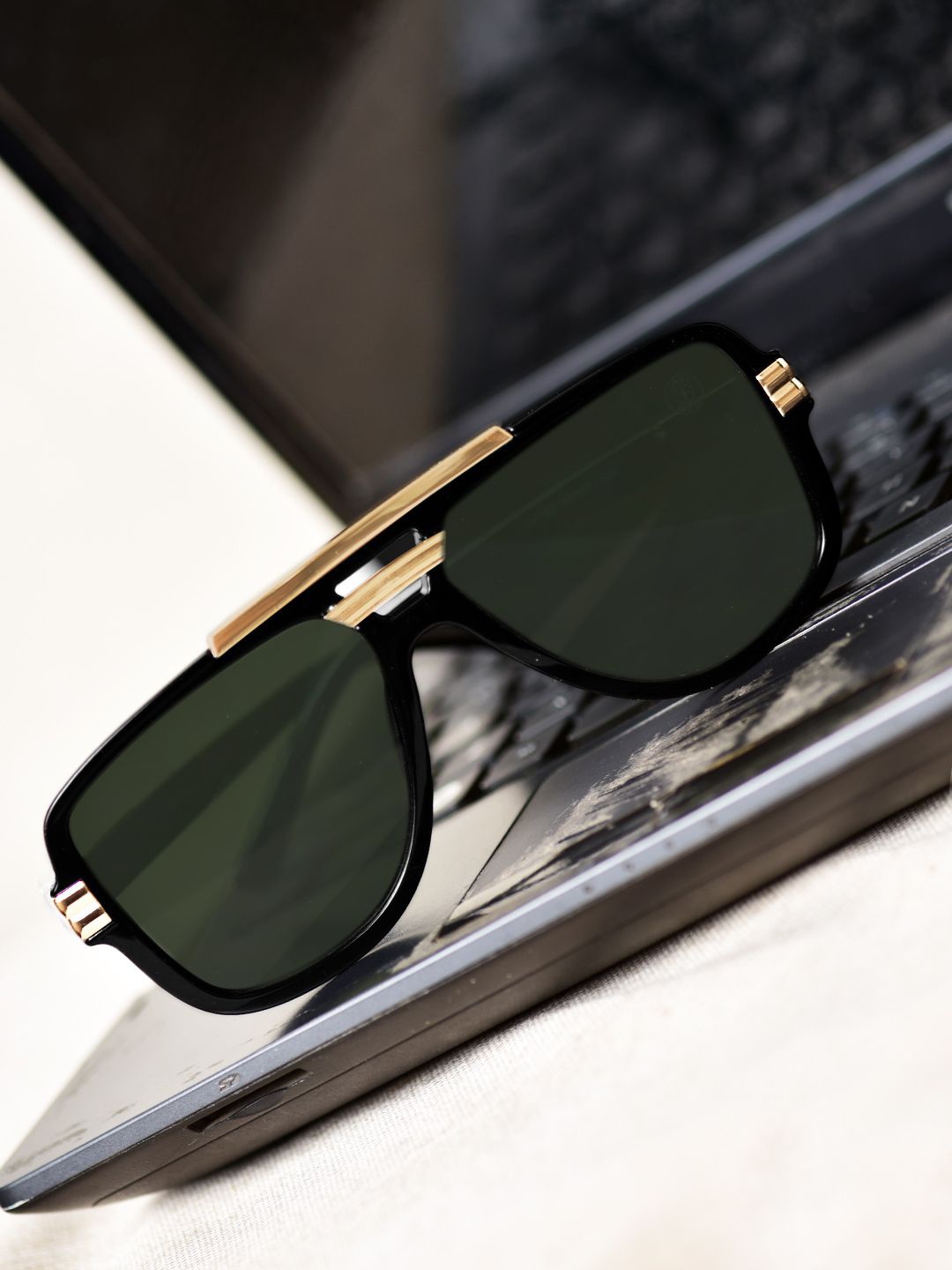 

CELEBRITY SUNGLASSES Unisex Browline Sunglasses with UV Protected Lens, Olive