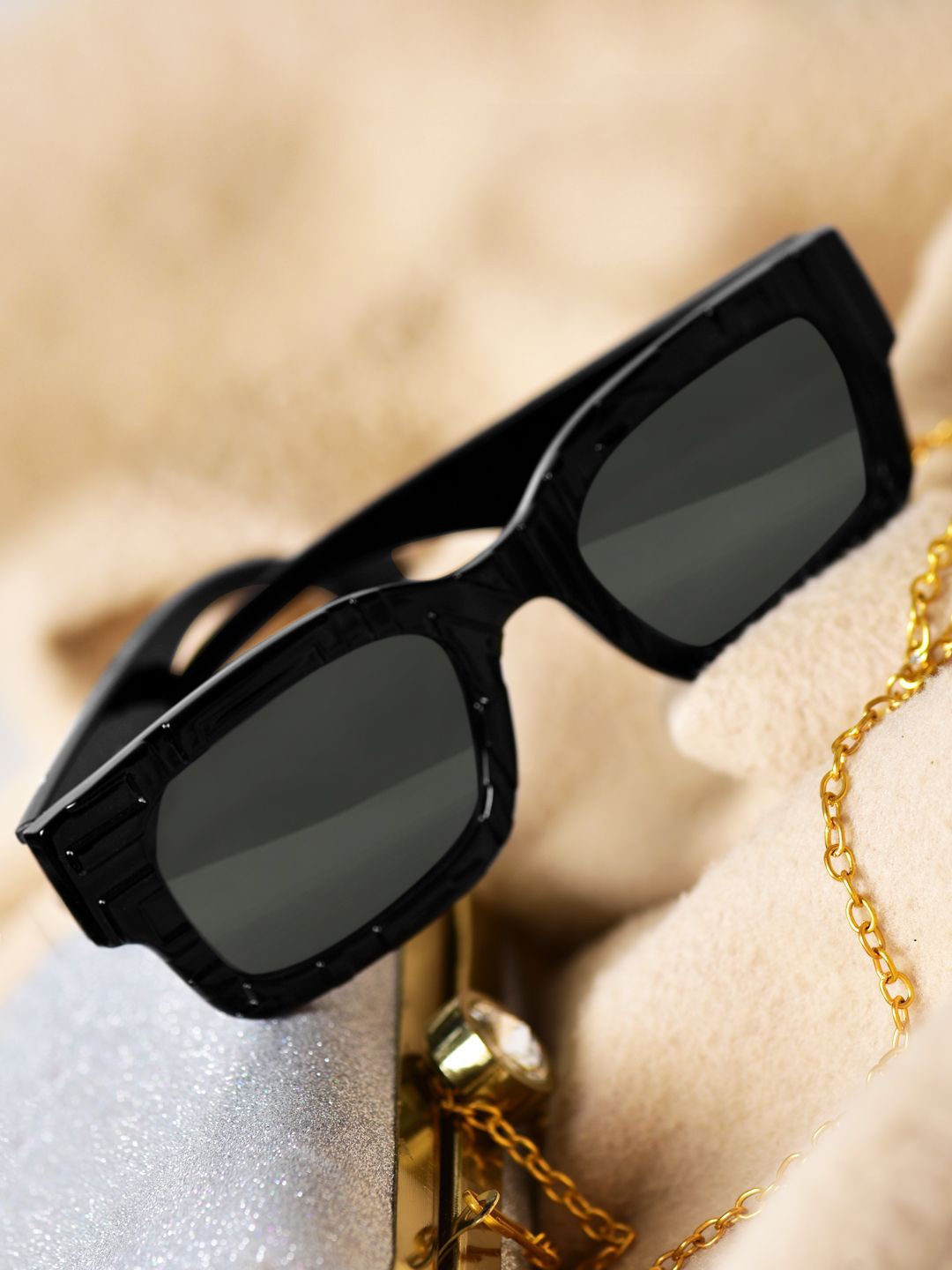 

CELEBRITY SUNGLASSES Unisex Browline Sunglasses with UV Protected Lens, Black